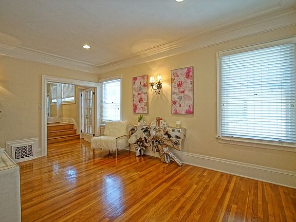 4th image of 4006 Ingraham St