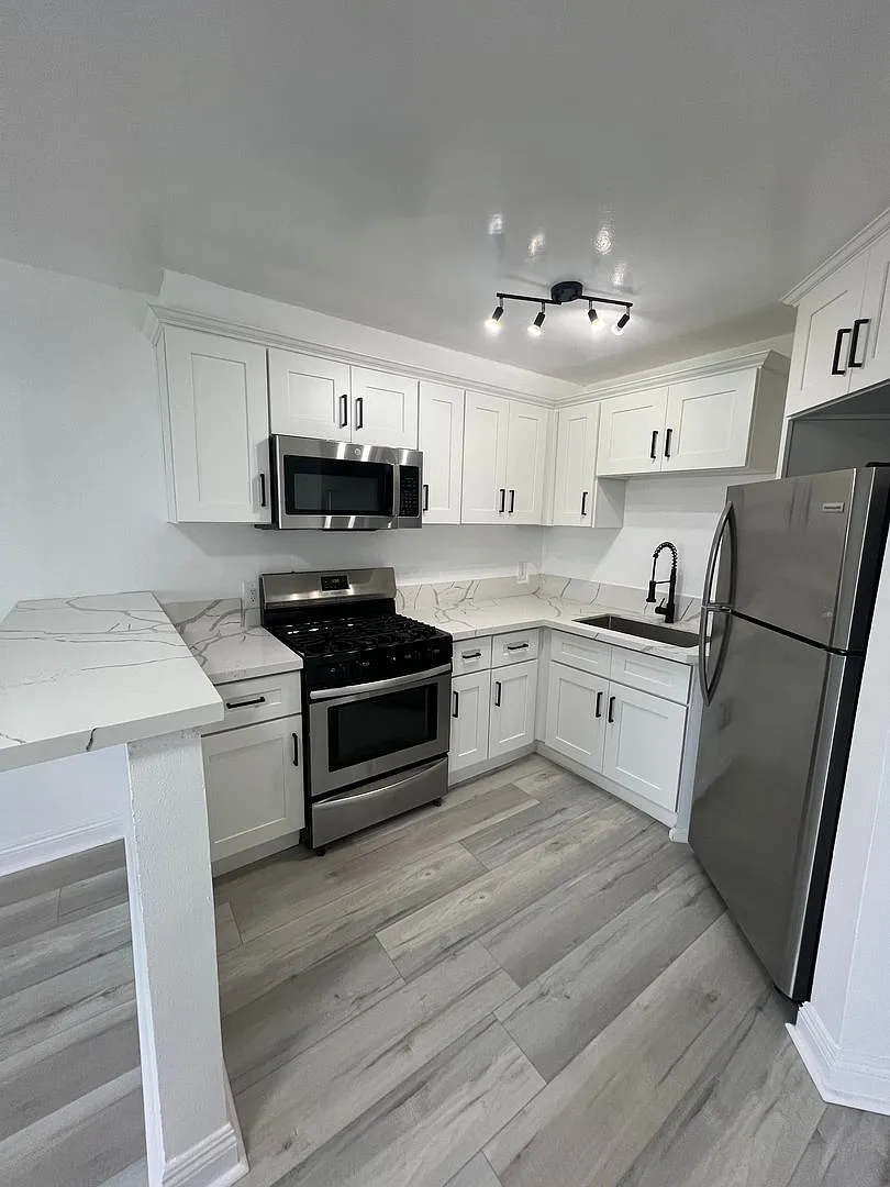 Villa Regency Apartments — Photo 3