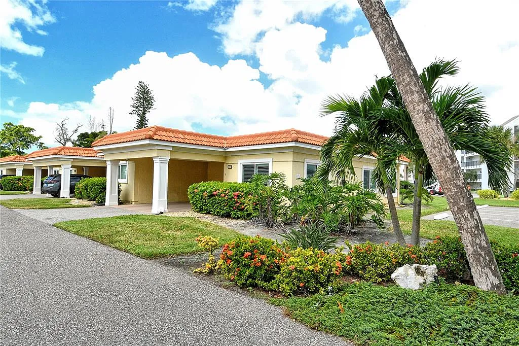 2 bed, 2.0 bath, 1325 sqft, $7,000 — Photo 3