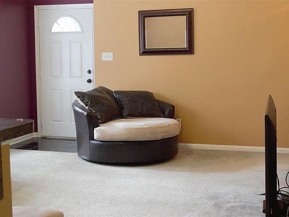 2nd image of 425 Silkwood Dr