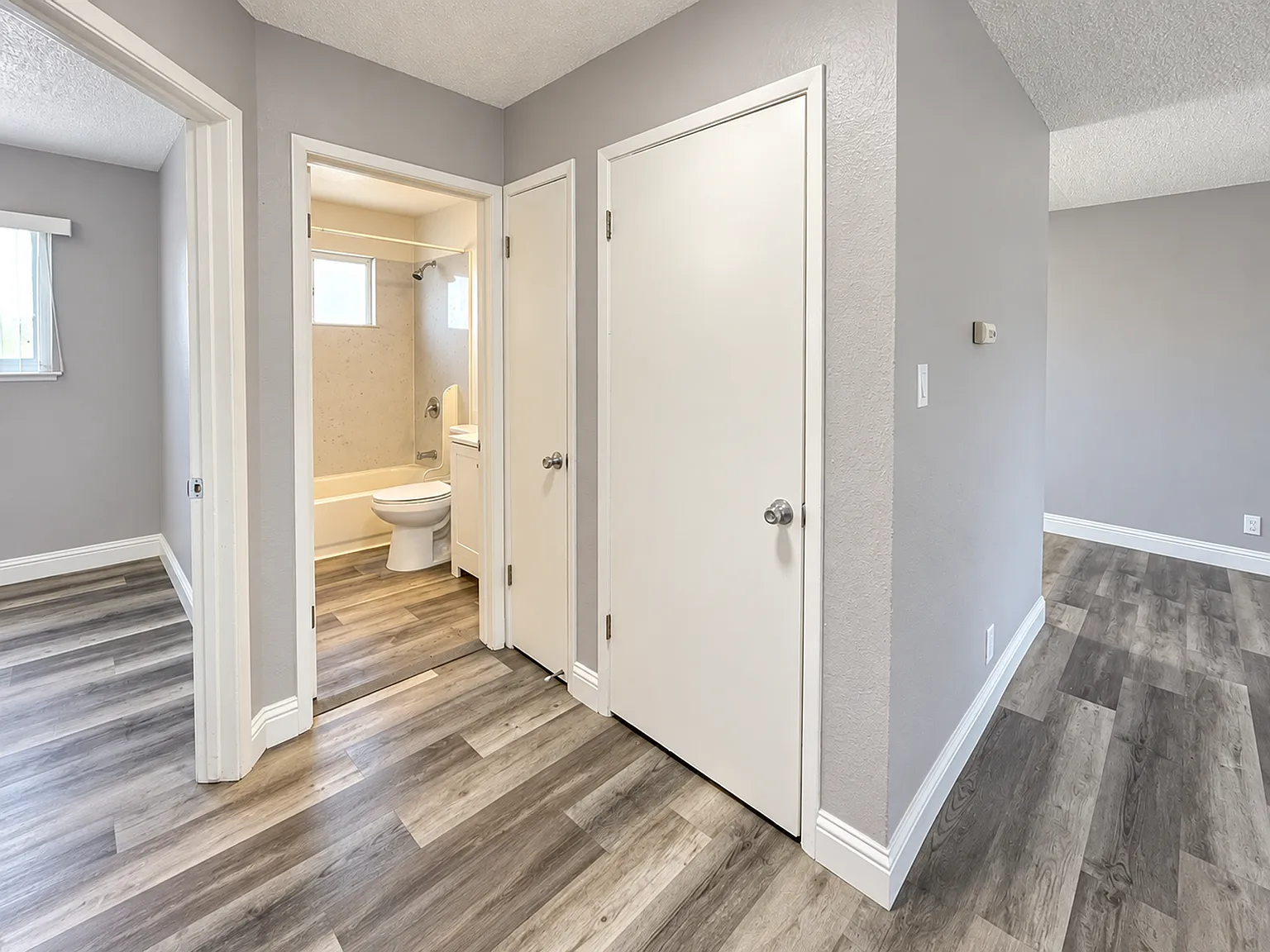 Oak Ridge Apartments — Photo 1