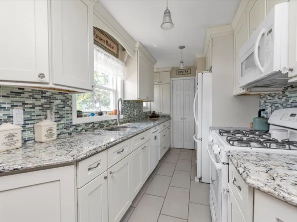 487 Sunnybrook Drive, Oceanside, NY 11572