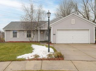 1910 Crossbow Ct, Waukesha, WI 53186