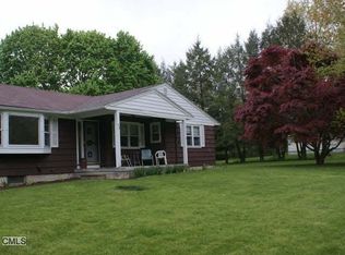 33 Taunton Ridge Rd, Newtown, CT 06470