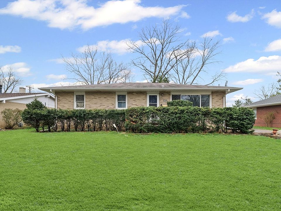 1st image of 1005 S Country Squire Dr
