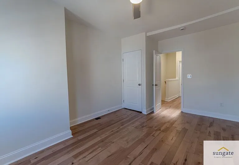 2726 E Monument St — Photo 13
