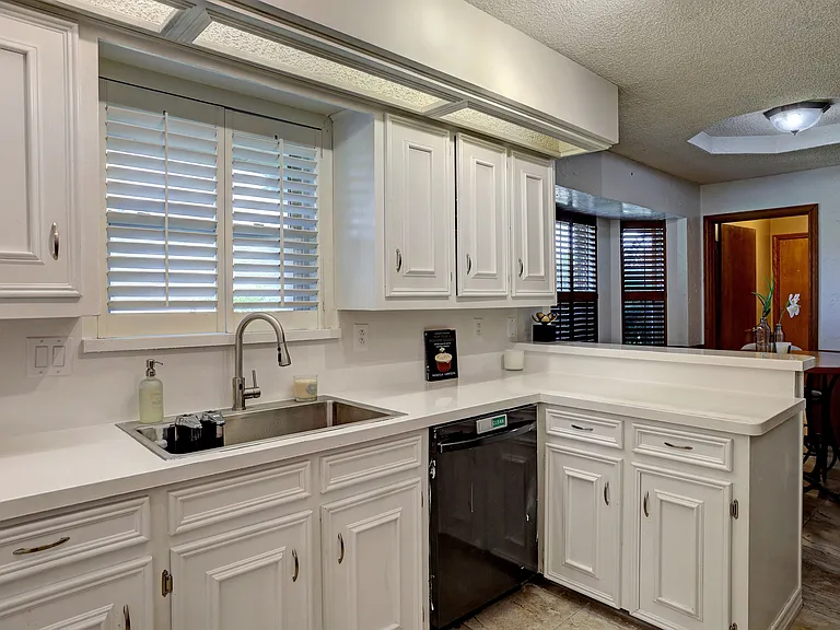 2918 Apple Valley Dr — Photo 3