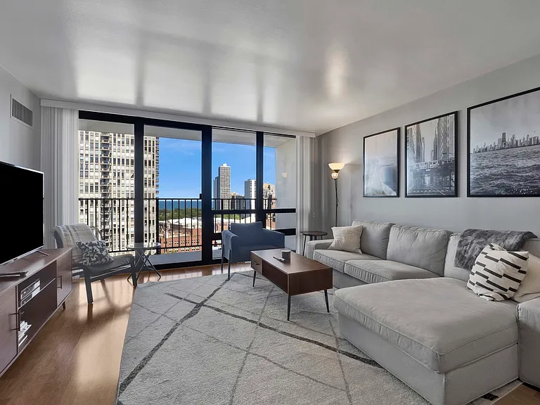 1636 N Wells St #1605 — Photo 5