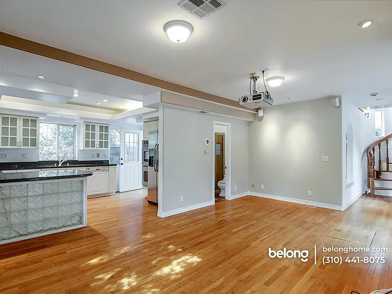 8527 Wonderland Ave — Photo 25