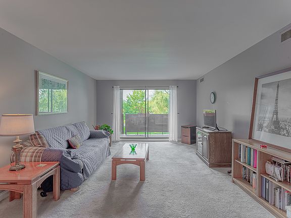 3rd image of 840 Wellington Ave Unit 208