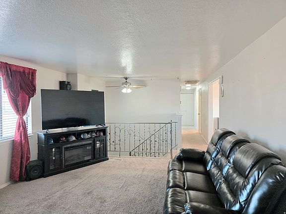 4th image of 631 W Main St