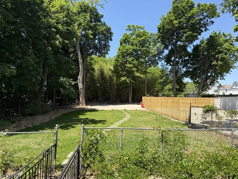 288-290 Main St — Photo 14