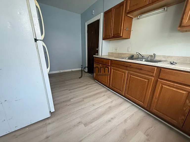 10232 Almira Ave — Photo 8