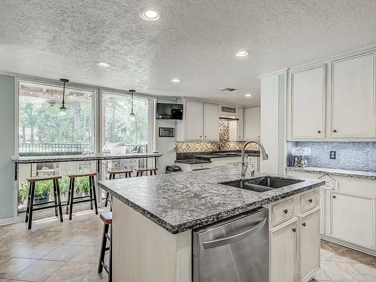22 Winged Foot Dr — Photo 17