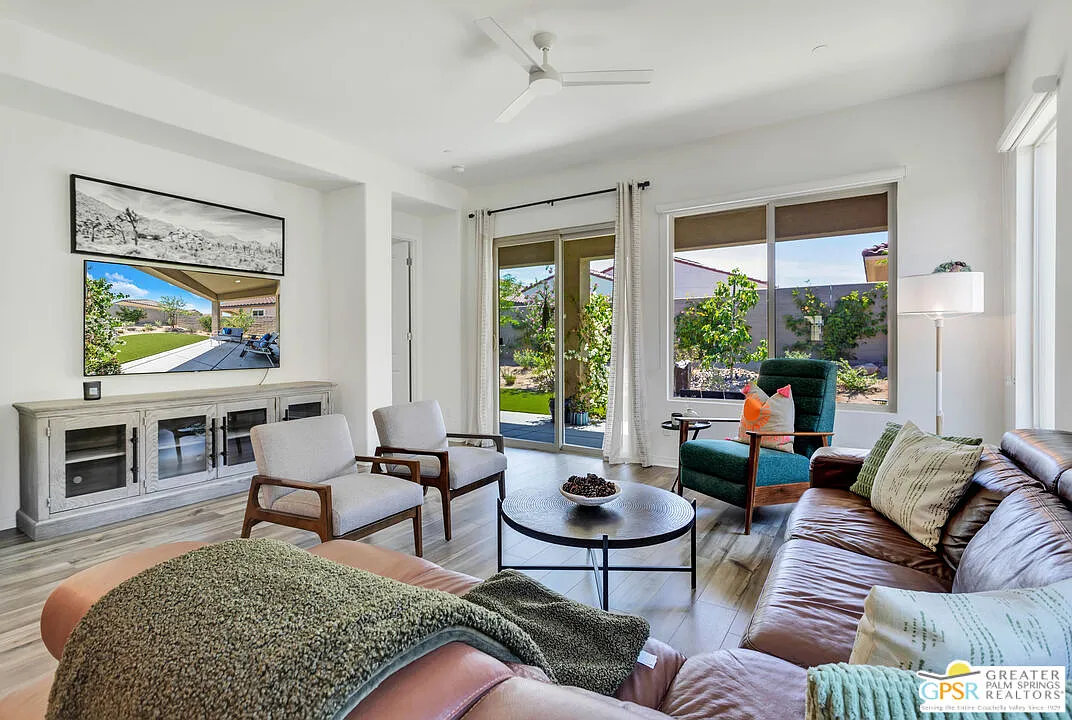 2 bed, 2.0 bath, 1438 sqft, $5,000 — Photo 3