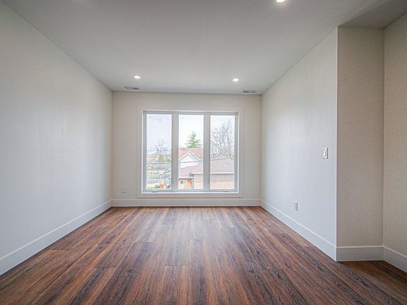 4th image of 1 Bond St #3