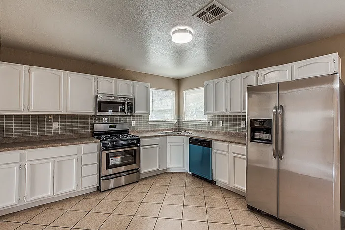 12233 Iverson Ct — Photo 12