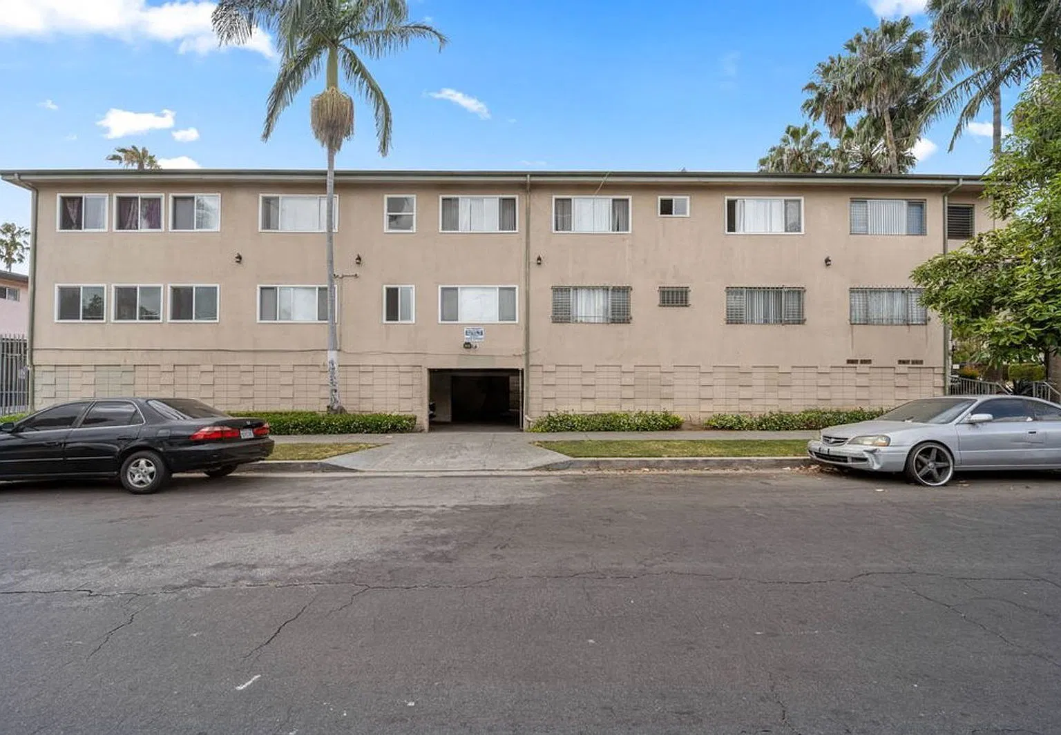 2 bed, 1.0 bath, 900 sqft, $1,985 — Photo 3