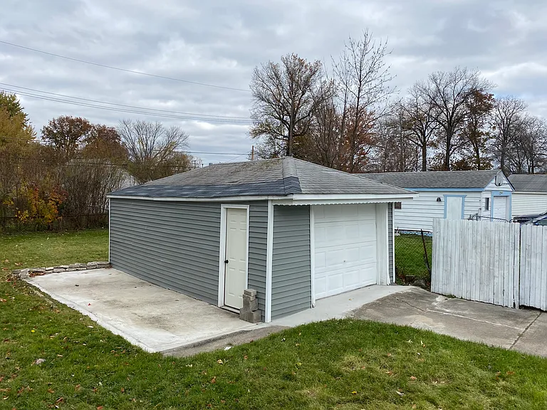 1615 E Greig Ave — Photo 28