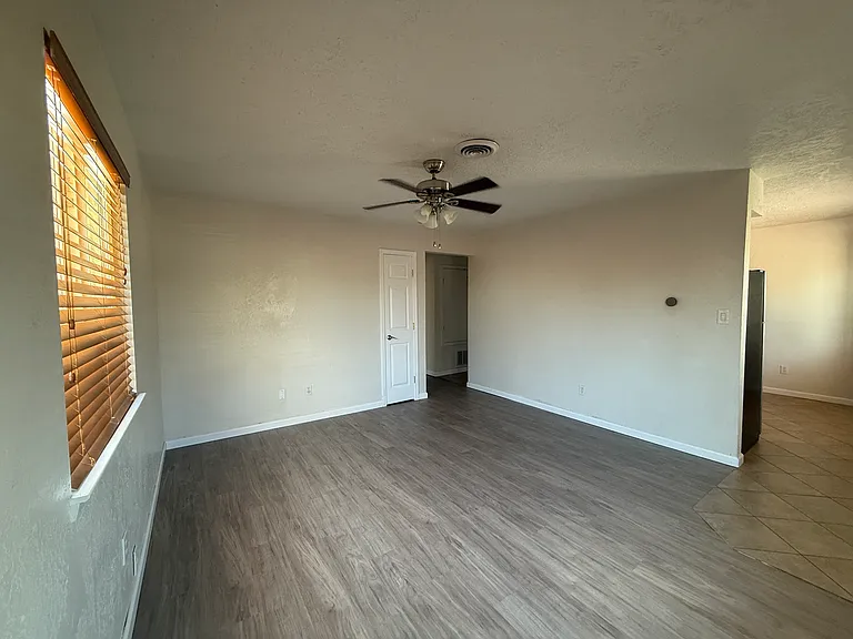 5537 Alder St — Photo 2