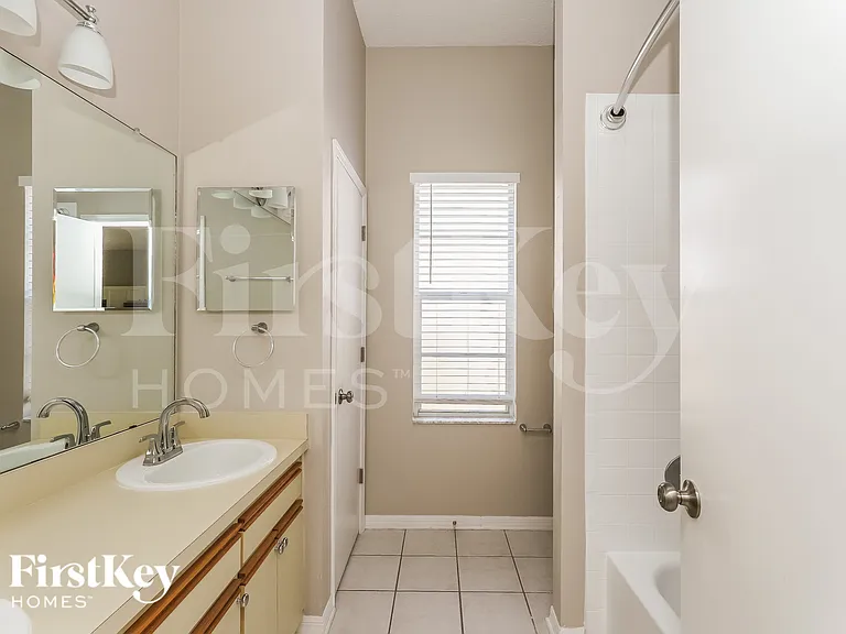 9712 Glenpointe Dr — Photo 14