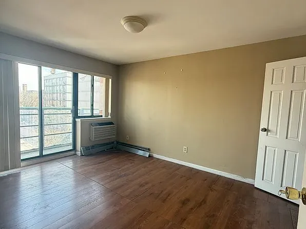 4133 Parsons Blvd #8A, Flushing, NY 11355