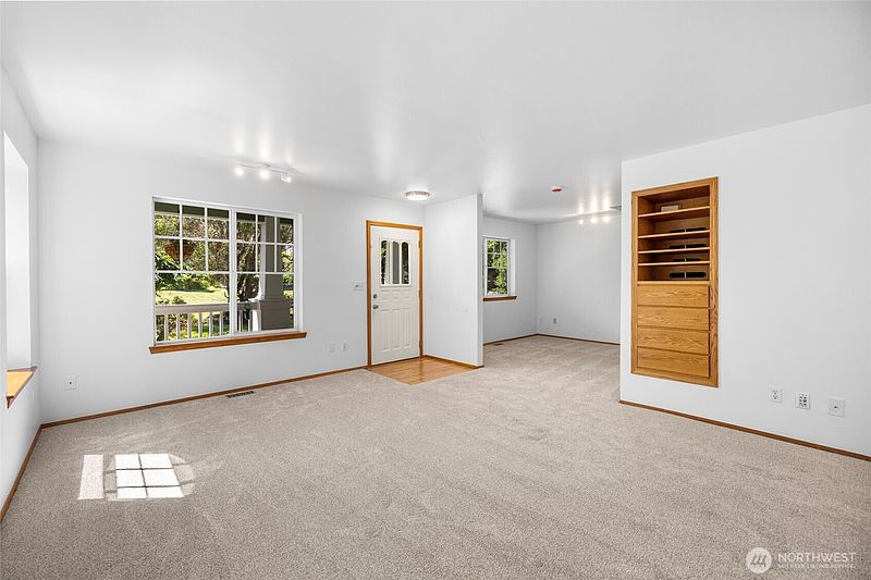5th image of 2609 C Avenue