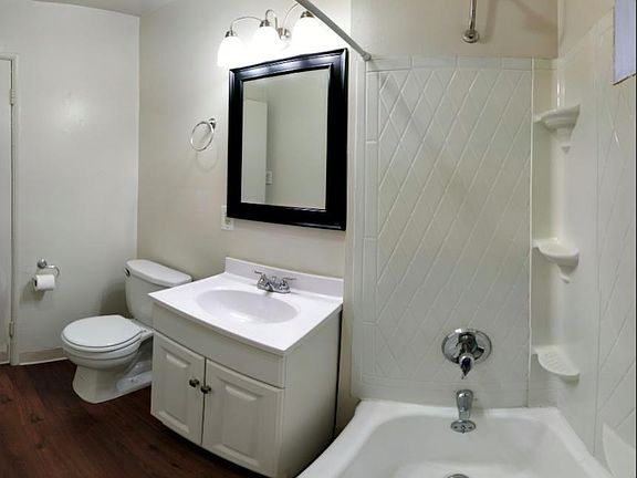 4th image of 5903 Cahuenga Blvd APT 2