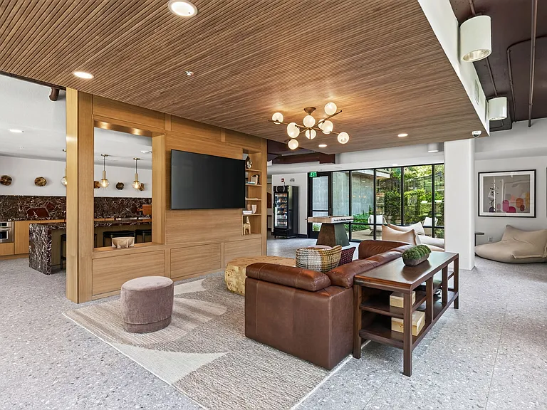 River House — Photo 11