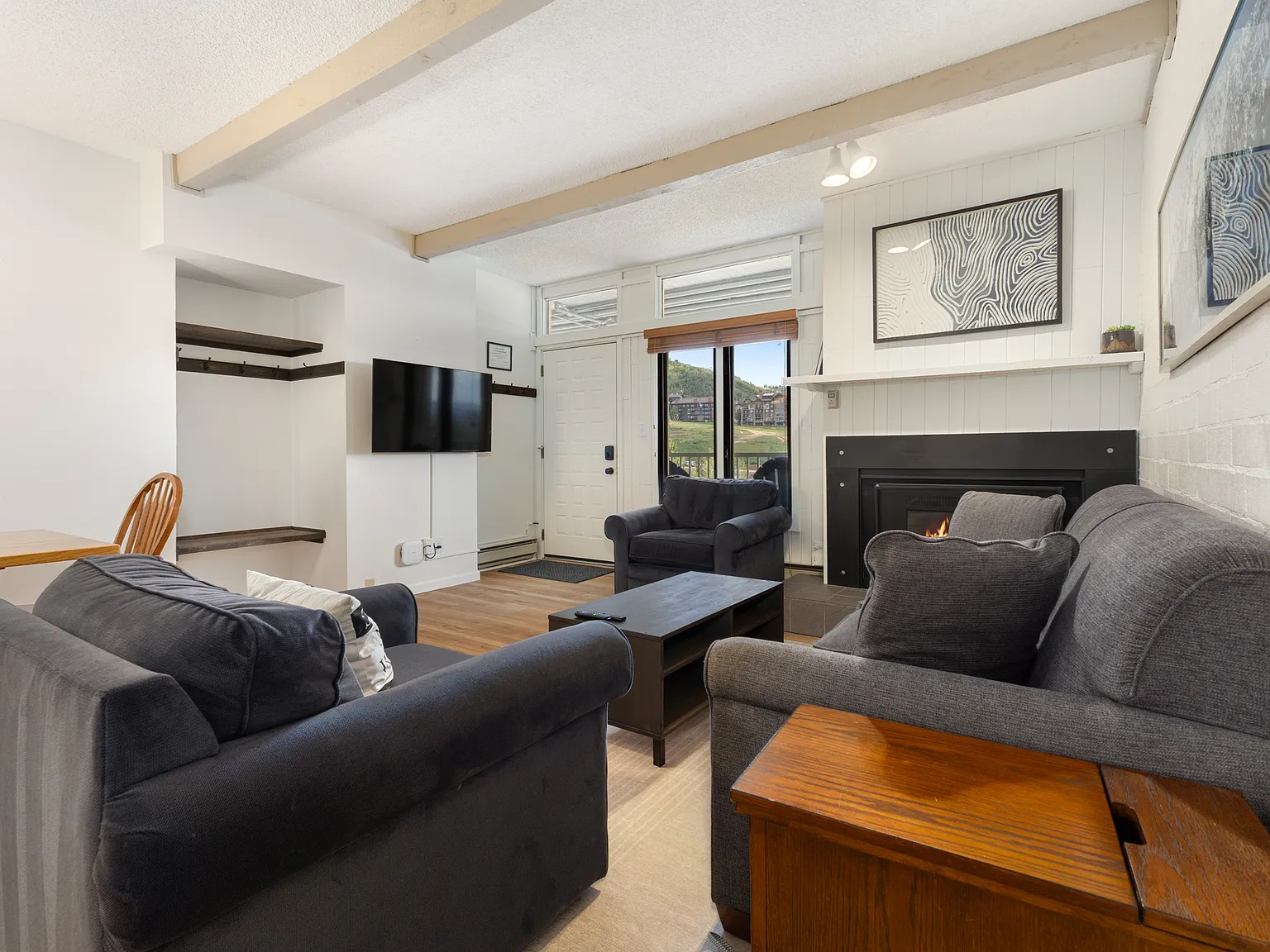 2 bed, 1056 sqft, $3,500 — Photo 1