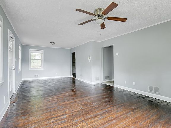 3rd image of 346 Amherst Dr