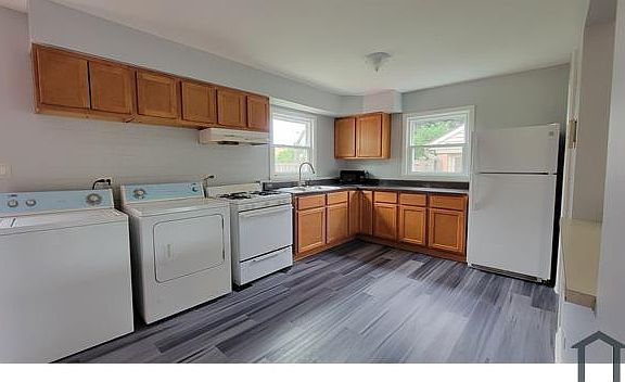 4th image of 434 Granville Ave