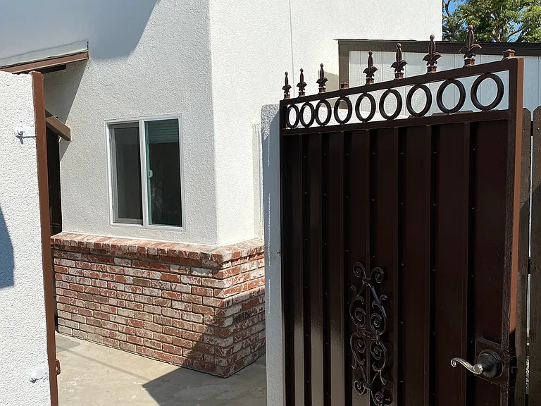 423 Saratoga St — Photo 24