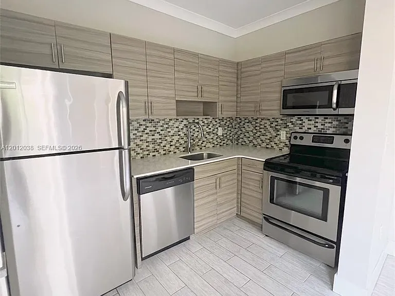 115 Menores Ave #3 — Photo 1