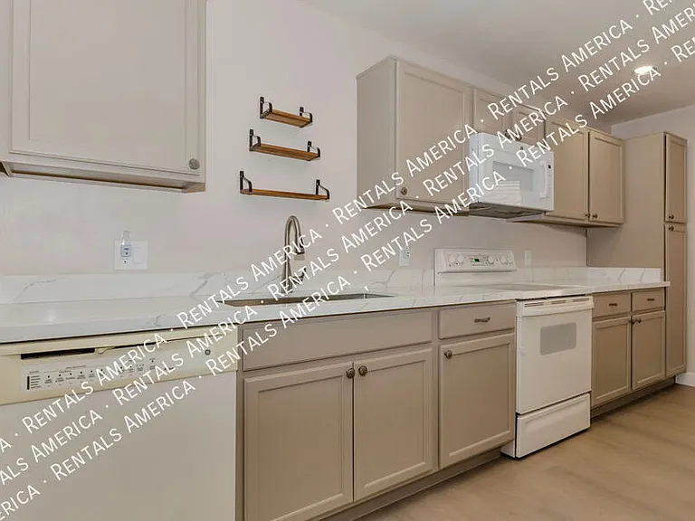 5675 N Camino Esplendora #1105 — Photo 7