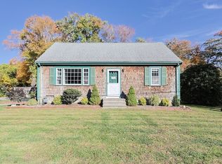 12 Randall St, Acushnet, MA 02743