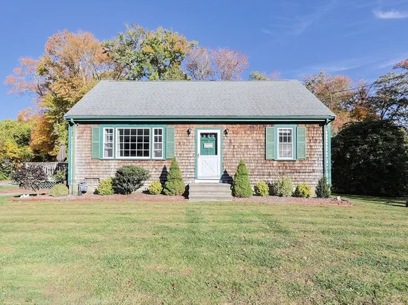 12 Randall St, Acushnet, MA 02743