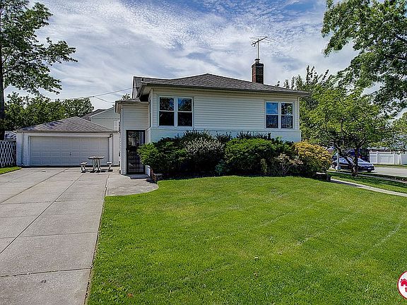 2nd image of 209-14 28th Rd