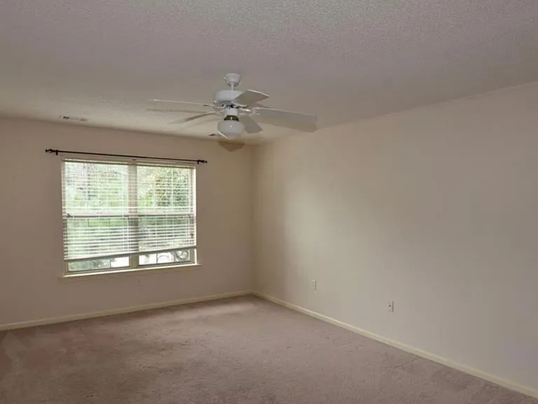 130 Shady Hill Cir — Photo 16