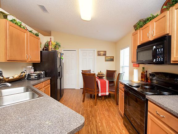 5th image of 4054 Wilkes Dr