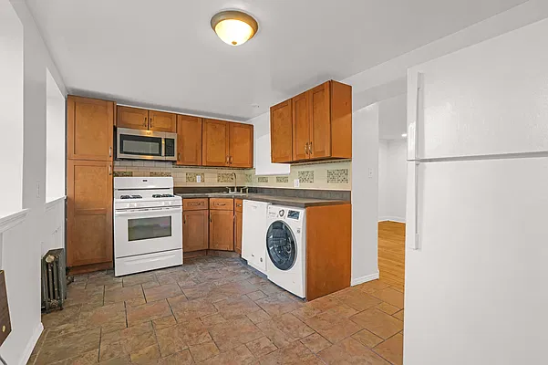 Rented by Brownstone Property Group | media 2