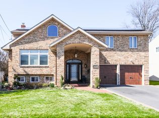 2041 Lawry Ln, Merrick, NY 11566