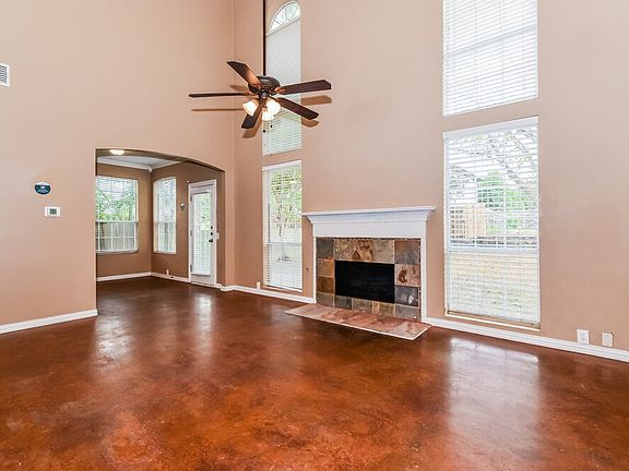 5th image of 707 Glenwood Ct