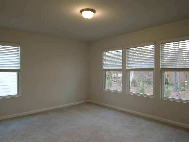 806 McKenzie Park Ter — Photo 18