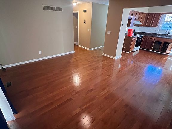 4th image of 407 NE Ash Ct