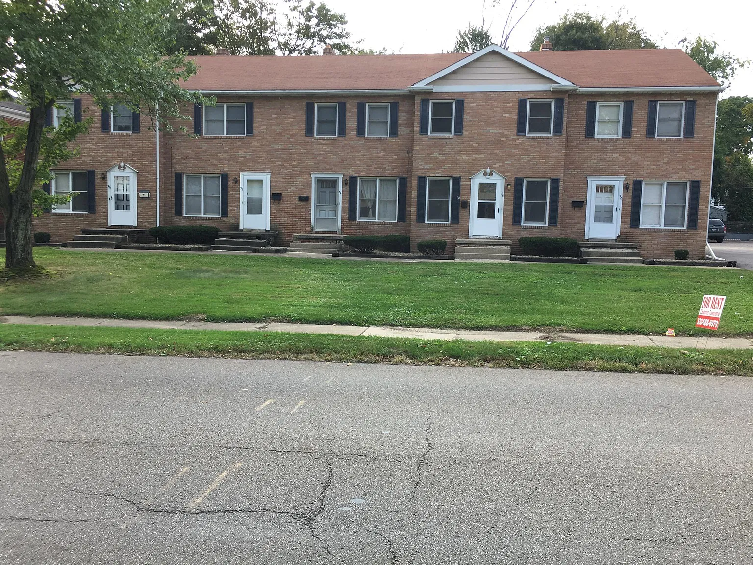 2 bed, 1.5 bath, 1200 sqft, $1,295 — Photo 1