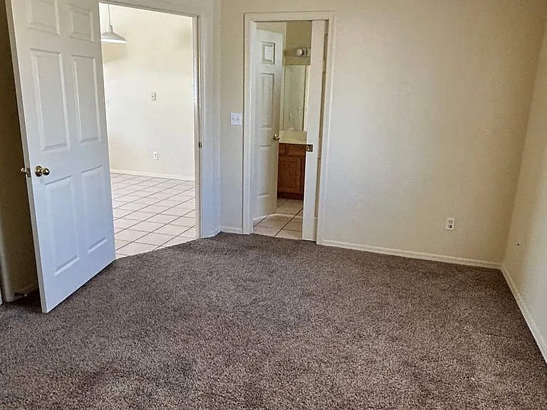 2139 Moyo Dr — Photo 13