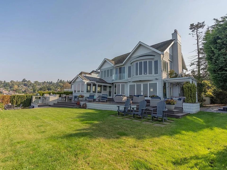 Stunning 3 story home w/unobstructed views!