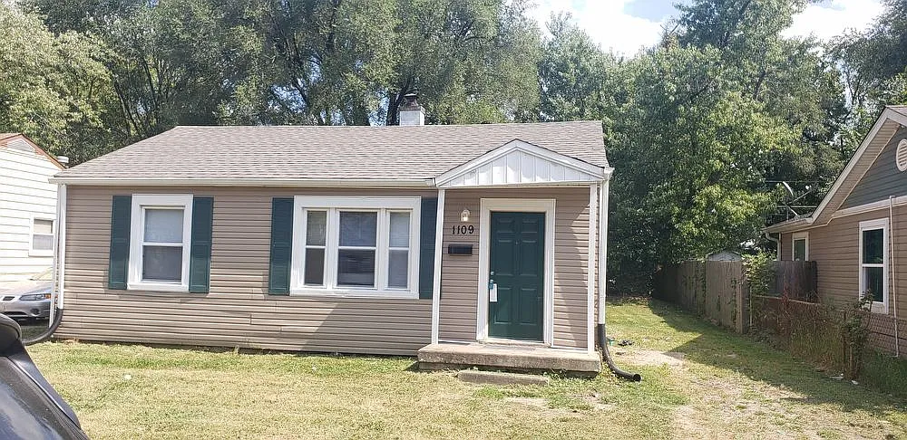 1109 Sharon Ave photo 1