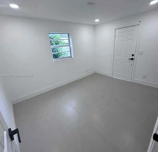4380 SW 49th Ct — Photo 8